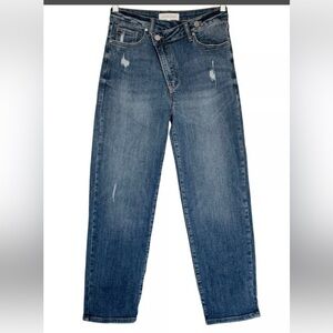 Straight Leg Women's Jeans in Medium Blue - Classic Denim